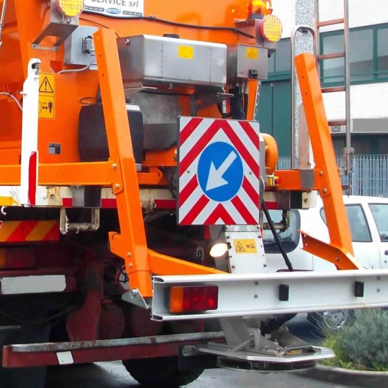 Rear bar with supplementary lights for ALASKA salt spreader