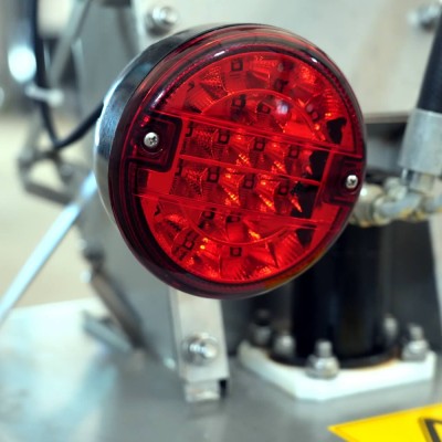Красный рабочий фонарь для солеразбрасывателя SPR 400